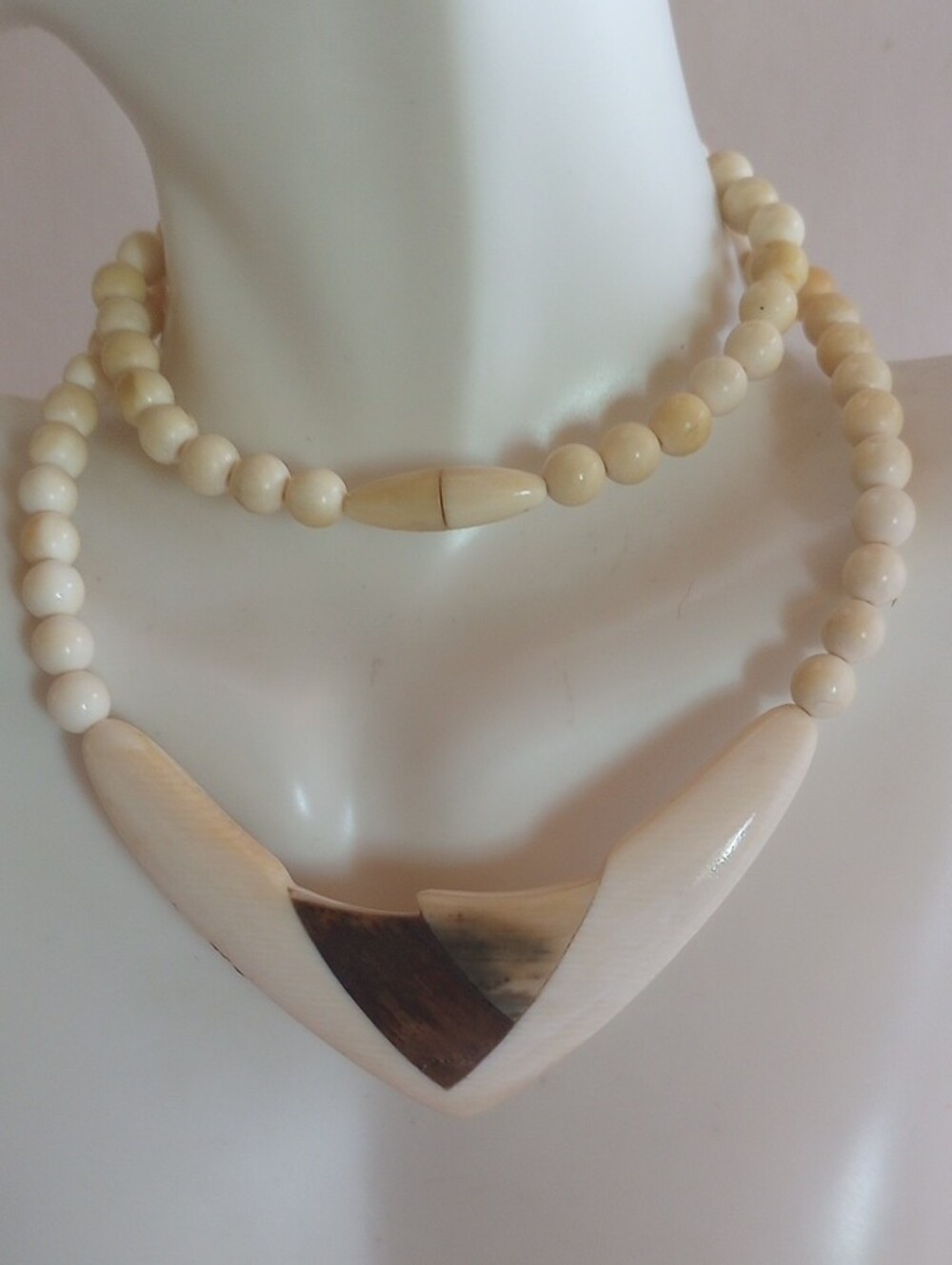 VINTAGE ESTATE HIGH END BOVINE BONE NECKLACE ORIGINAL CLASP